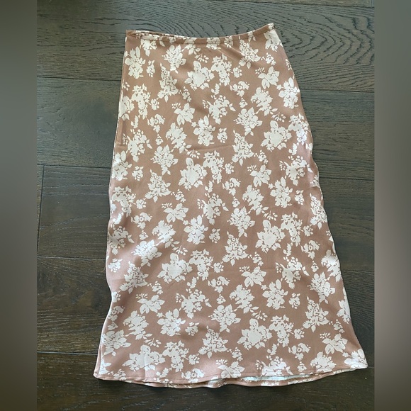 SATIN MIDI PATTERN SKIRT - UK SIZE 8 - Picture 1 of 1